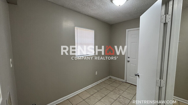 Building Photo - 5022 Byron Rd