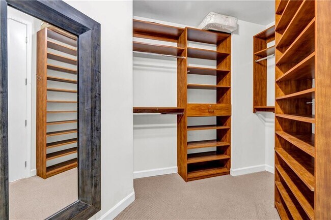 Building Photo - 711 Cosmopolitan Dr NE