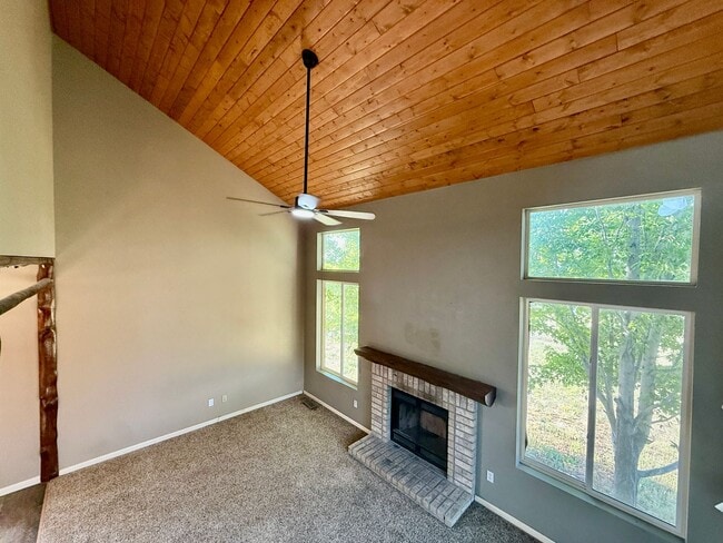 Building Photo - Spacious 4-Bedroom Home on Half an Acre in...