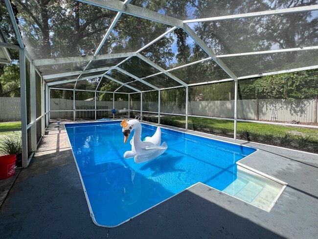 Building Photo - 3BR/2BA POOL HOME in SW Gainesville - avai...