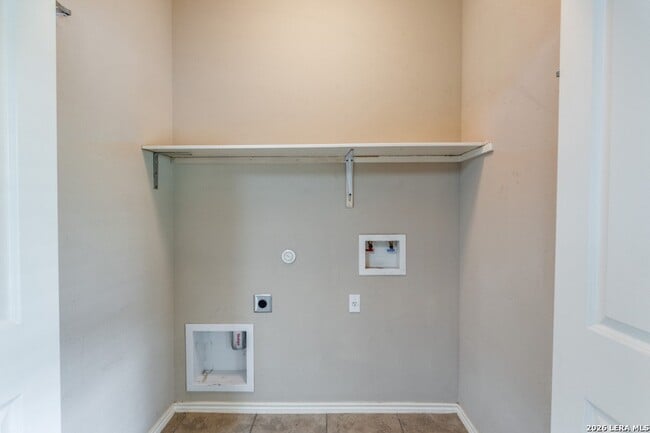 Building Photo - 126 Split Rail Dr