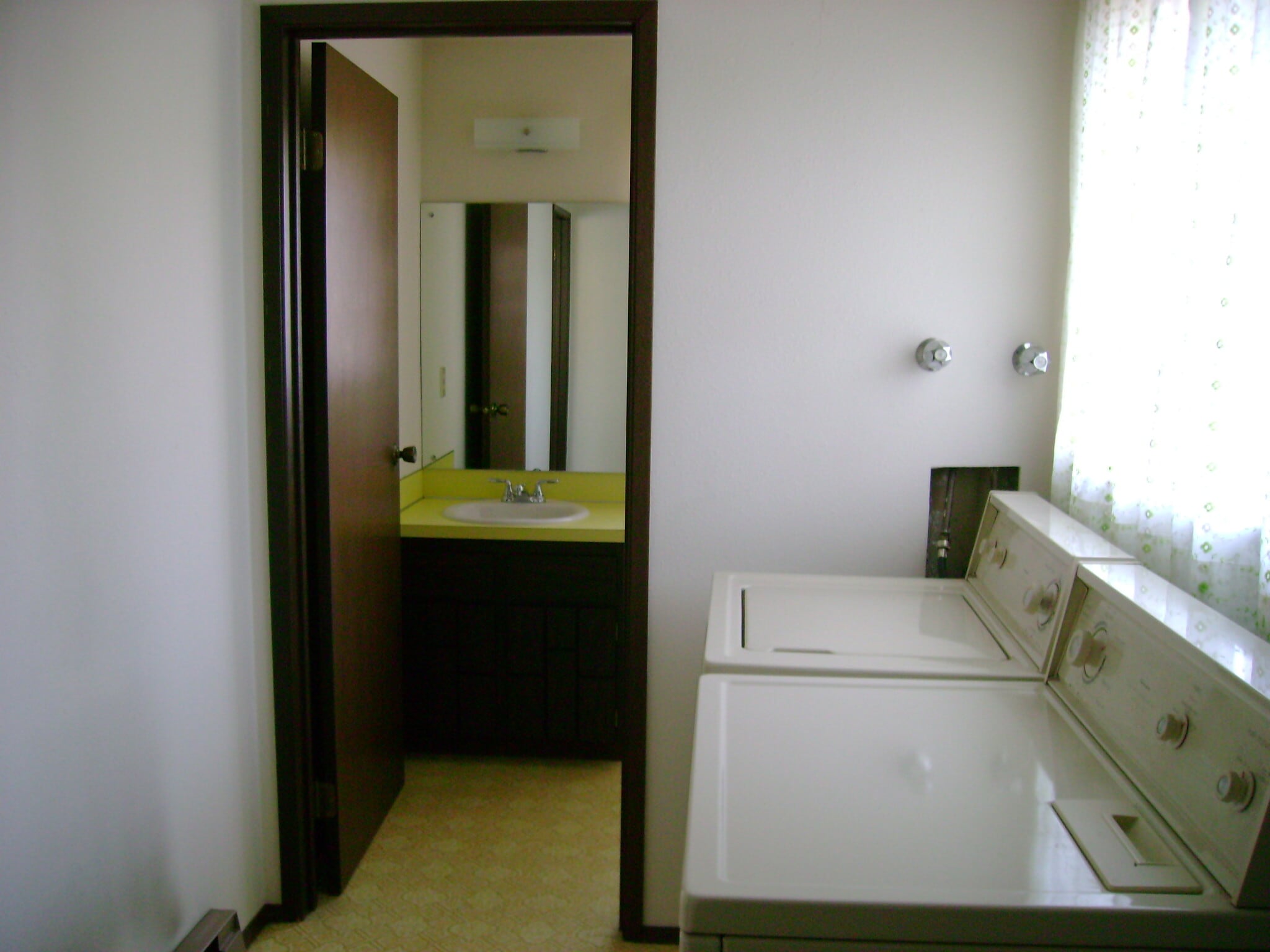 Building Photo - 1420 W 10th St