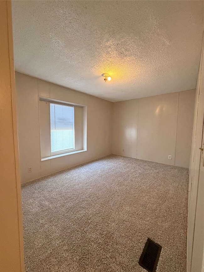 Building Photo - 14329 Greenville St