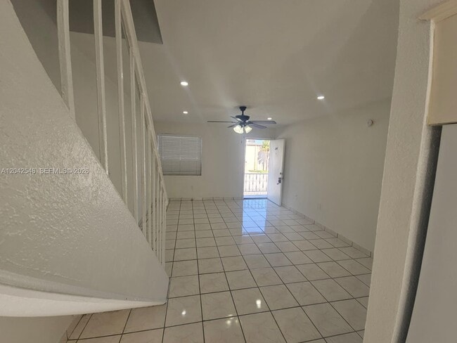 Building Photo - 1560 W 46th St