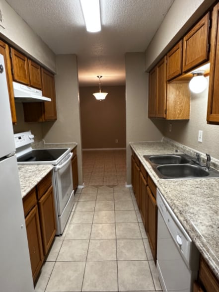 Building Photo - 9700 Leawood Blvd