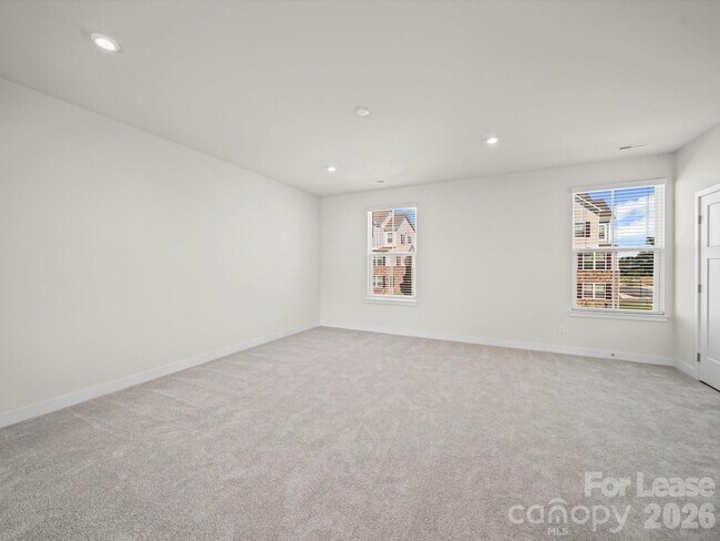 Building Photo - 9922 Oaklawn Blvd NW