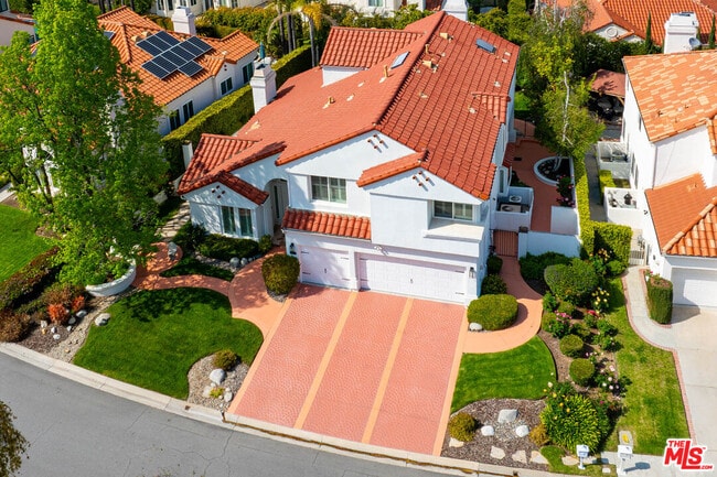 Building Photo - 5683 Hazelcrest Cir