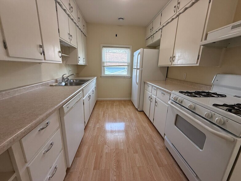 Primary Photo - 509 Oak St