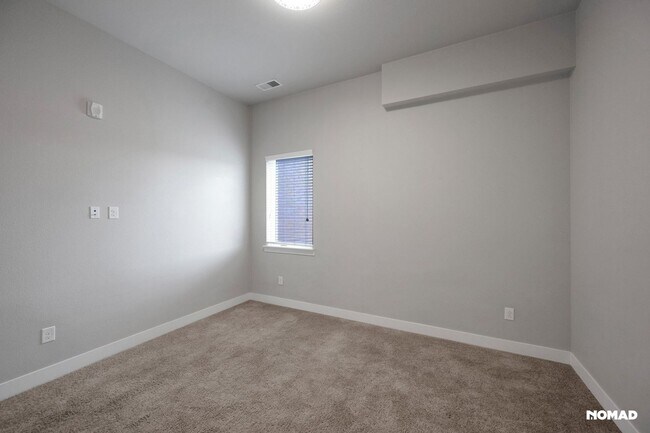 Building Photo - Charming 2BR-2BA Condo in Aurora Town Center