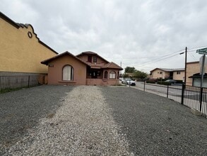 Building Photo - 3BEDROOM 1 BATHROOM COMMERCIAL PROPERTY