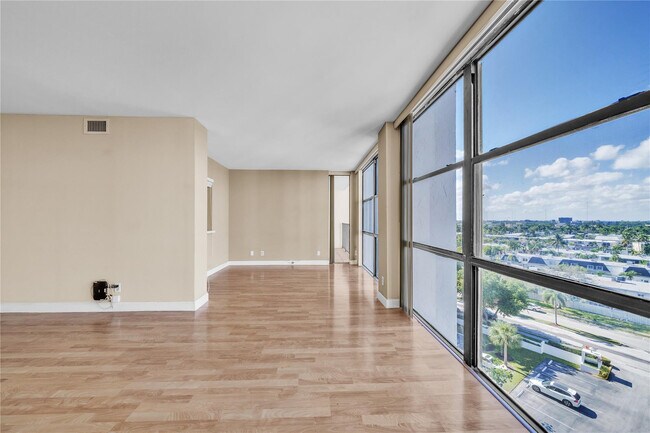 Building Photo - 1000 Parkview Dr