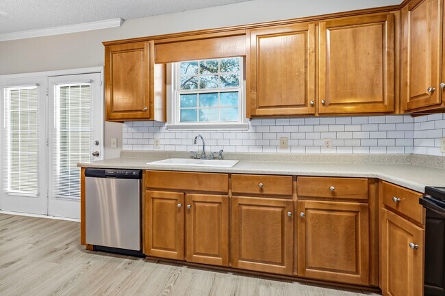 Building Photo - 777 King George Blvd