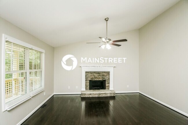 Building Photo - 4 Bedroom Pet-Friendly Home in DOUGLASVILL...