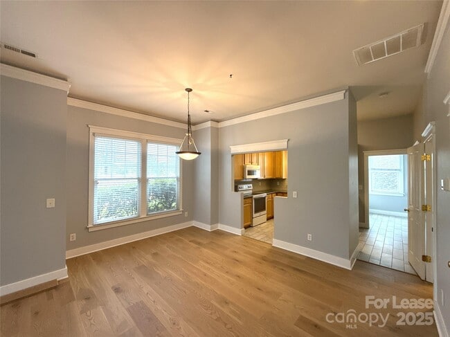 Building Photo - 3003 Colonel Springs Way