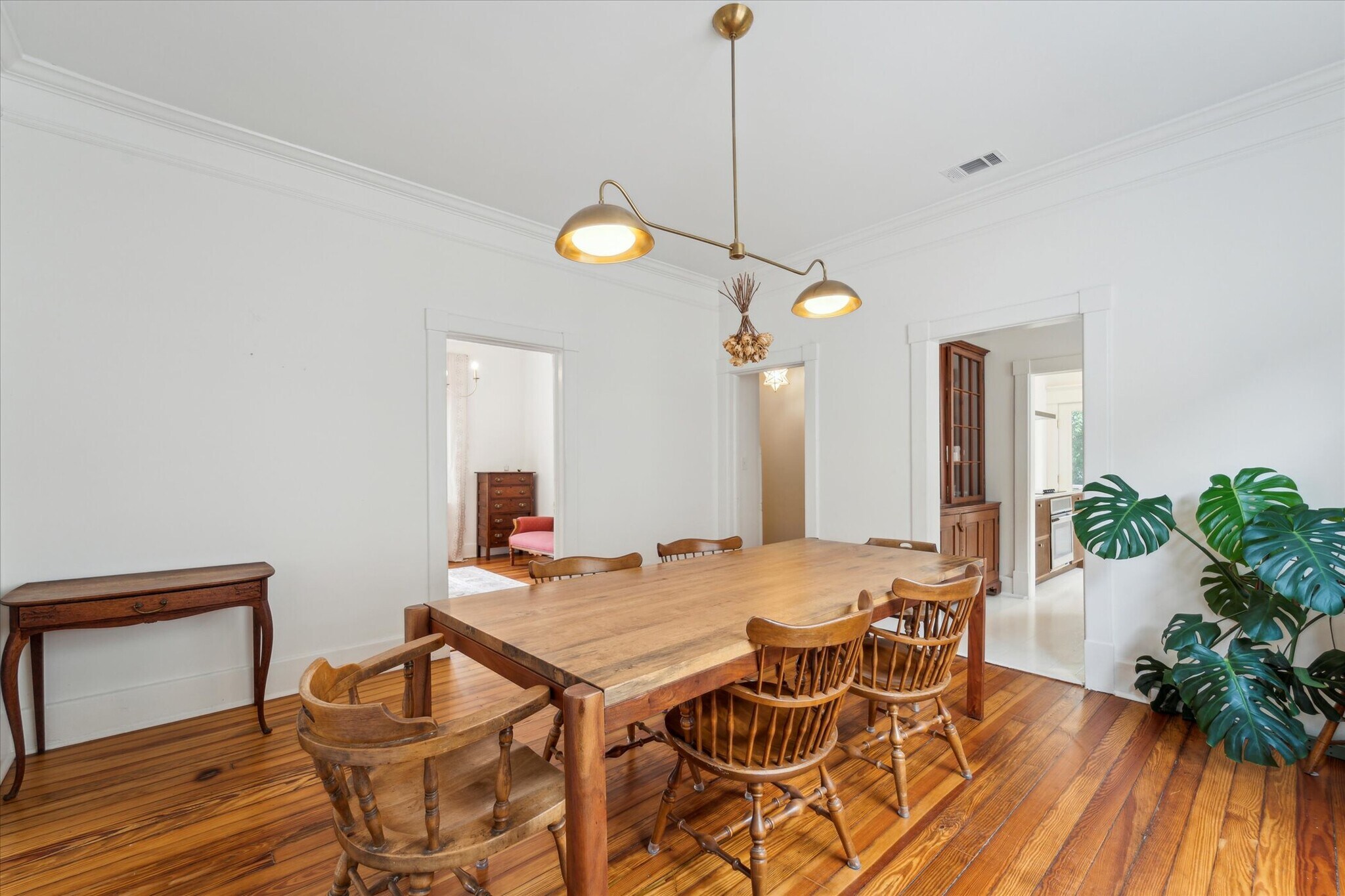 Building Photo - 211 W 40th St