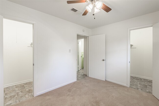 Building Photo - 2105 Avenue N