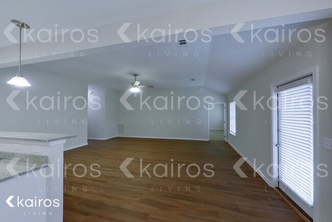 Building Photo - 822 Heather Dr.