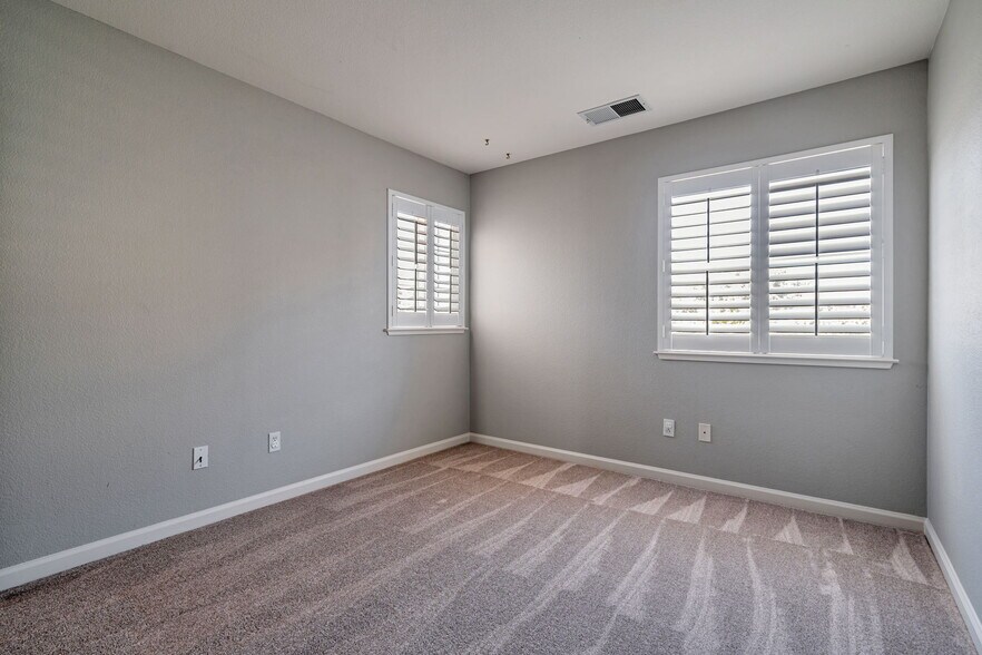 Building Photo - 2171 Beech Cmn