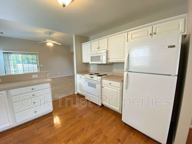 Building Photo - 110 Summer Trace Dr