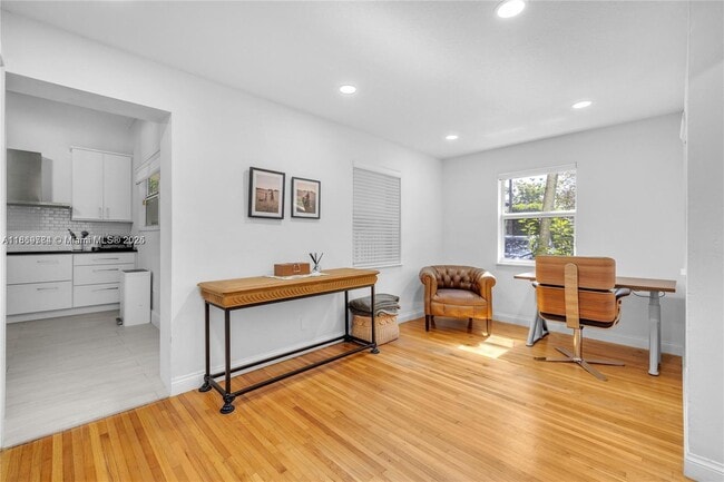 Building Photo - 1100 El Rado St