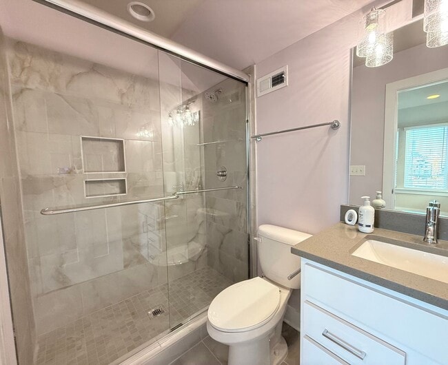 Building Photo - 2118 Bryant Park Dr