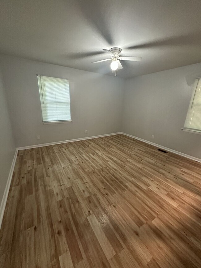 Building Photo - Comfortable Chattanooga Living at Clift View Drive