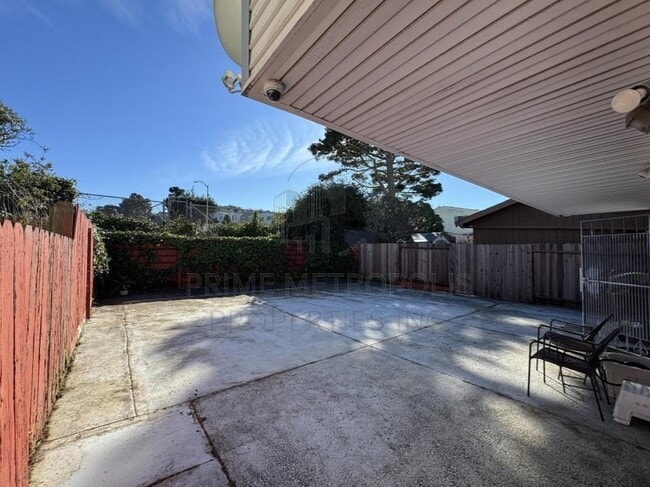 Building Photo - 60 Surrey Ct