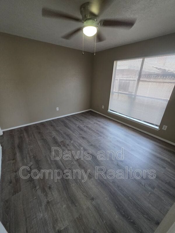 Building Photo - 4412 St Andrews Dr