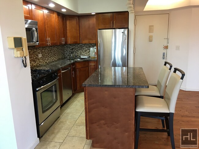 Building Photo - 2 BED 2 BATH REGO PARK QUEENS BOULEVARD
