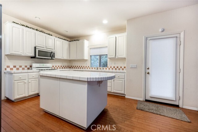 Building Photo - 3655 Shandin Dr