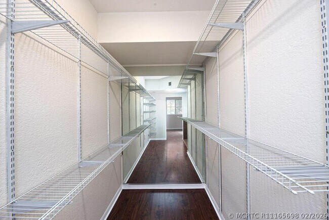 Building Photo - 2400 Centergate Dr