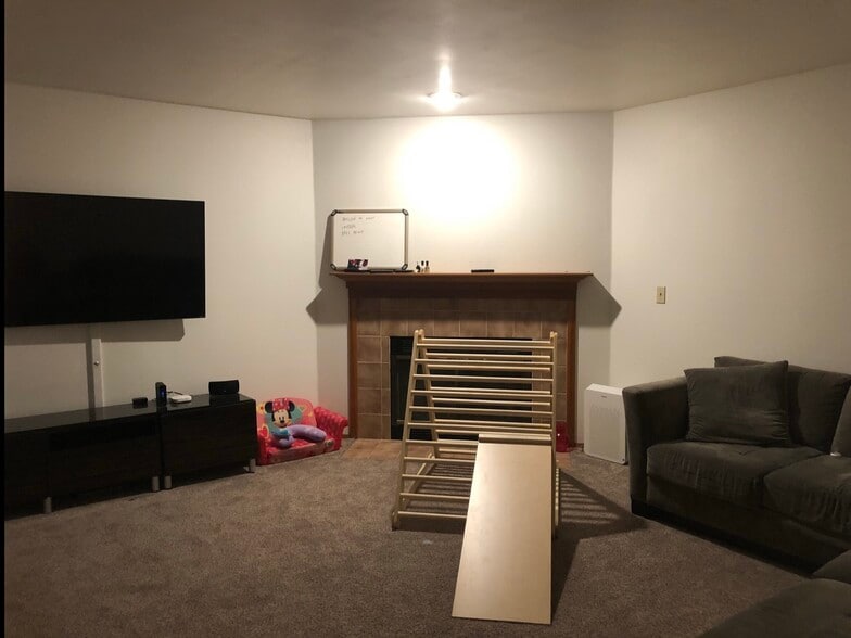 Building Photo - 10918 Crocus Pl NW