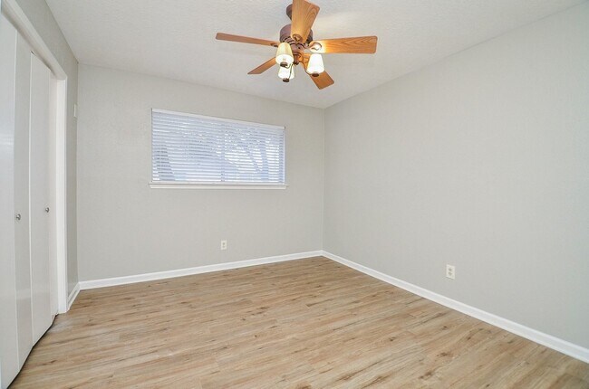 Building Photo - 155 April Waters Dr W