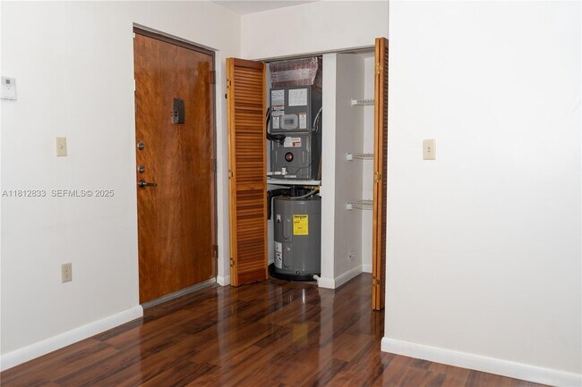 Building Photo - 9140 SW 123rd Ct