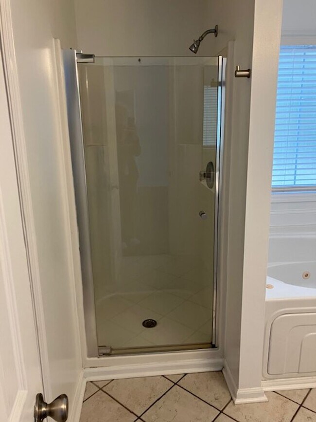 Building Photo - 909-H