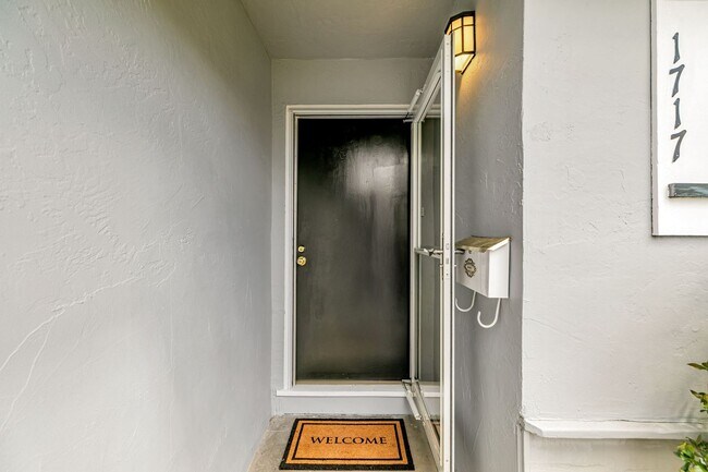 Building Photo - Cambrian Park Home Near Top Schools & Park...