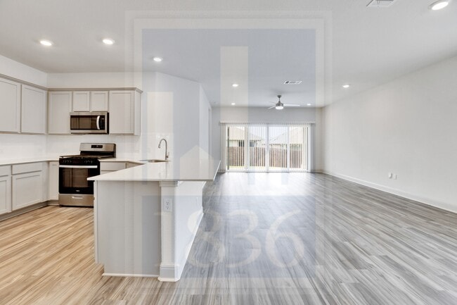Building Photo - 18001 Umberto Dr