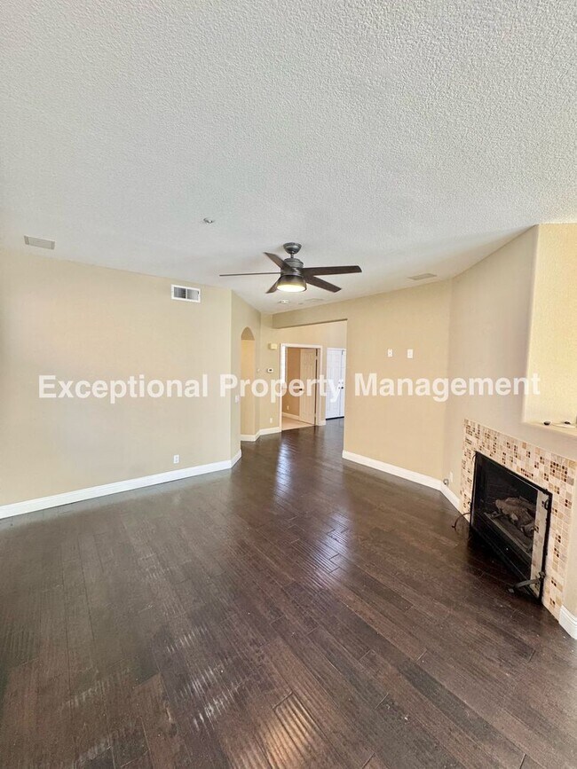 Building Photo - Ready to move in 4 bedroom 3 bath home with a loft and 3 car garage!