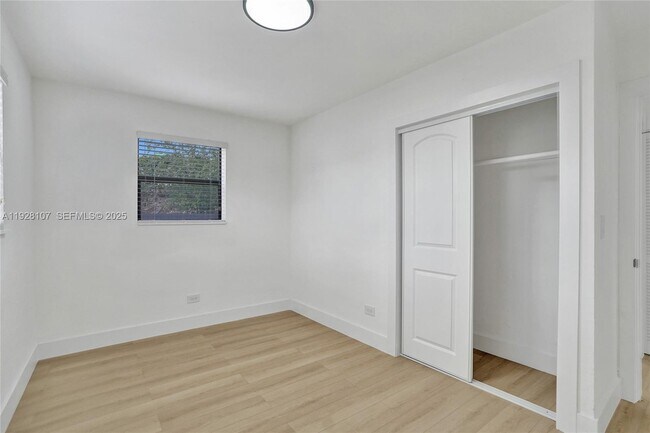 Building Photo - 1960 SW 68th Way