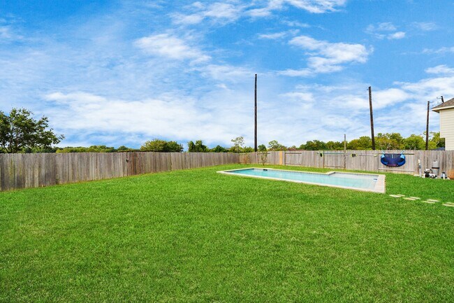 Building Photo - 2931 Palm Oaks Trail