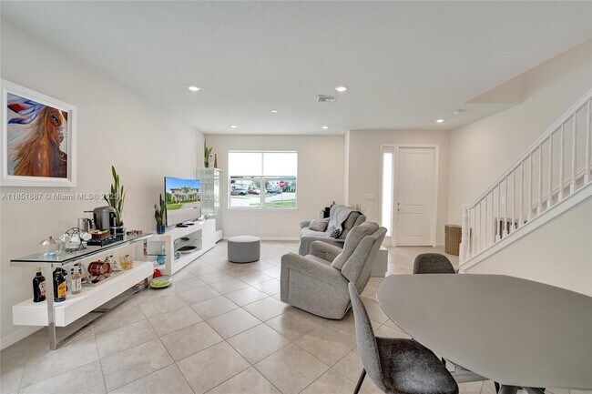 Building Photo - 4810 Eucalyptus Dr