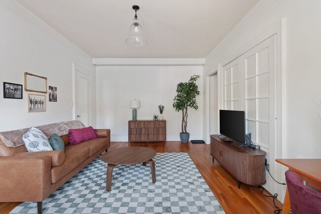 Building Photo - 2015 NW Flanders St