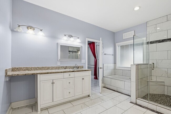 Building Photo - Beautiful Home With Large Yard In Fountain Inn