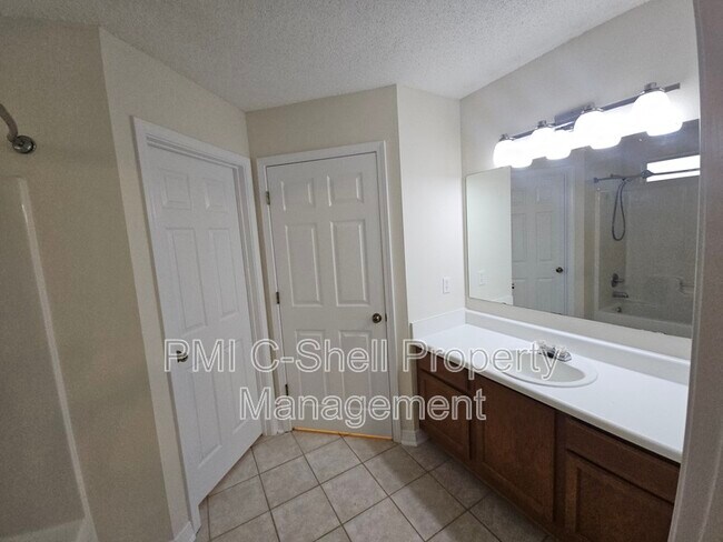 Building Photo - 117 Wildflower Ln