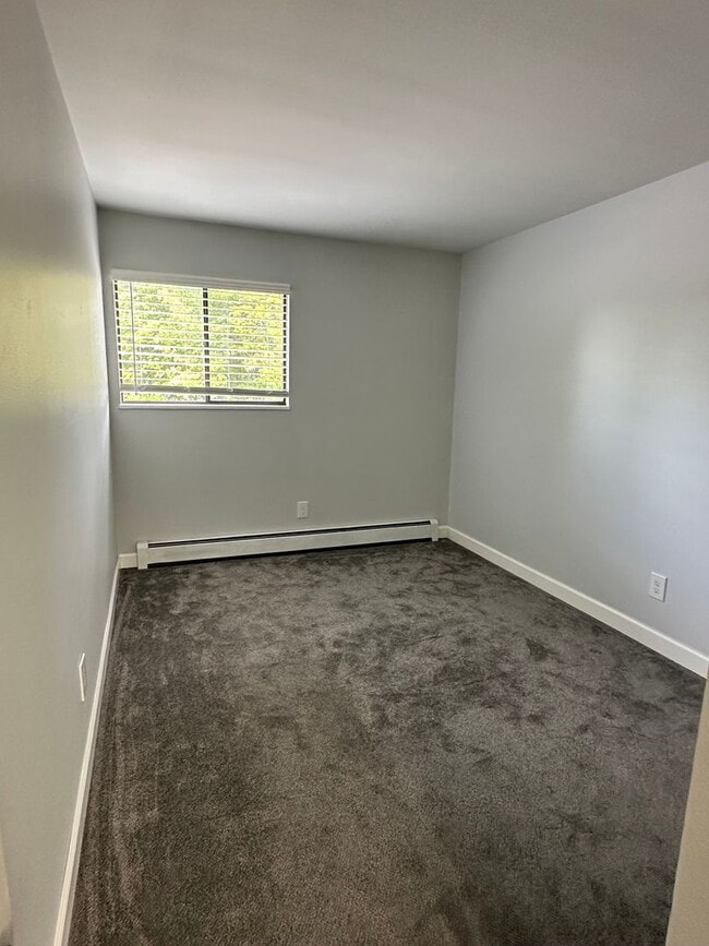 Building Photo - Fully Updated Townhouse in Mid-Town Ft Col...