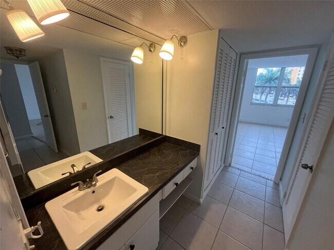 Building Photo - 301 N Ocean Blvd