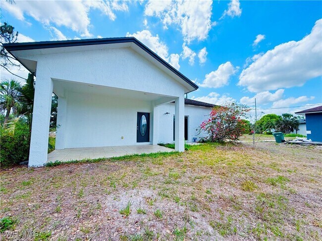 Building Photo - 3465 Everglades Blvd N