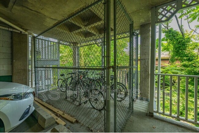 Building Photo - 2050 N Calvert St