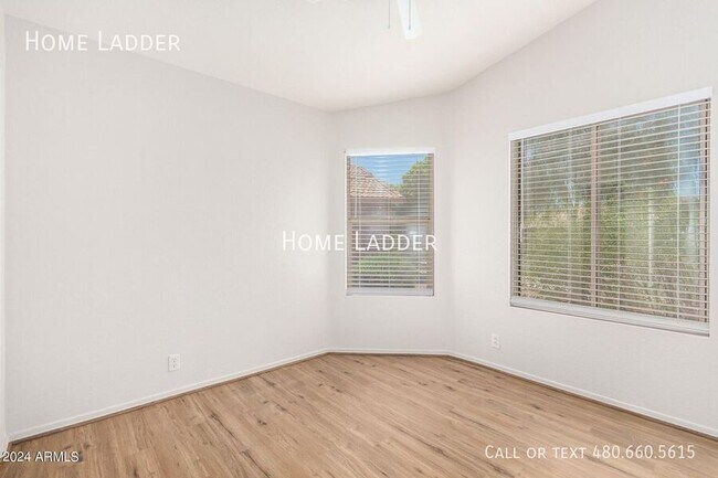 Building Photo - 917 S Del Rancho