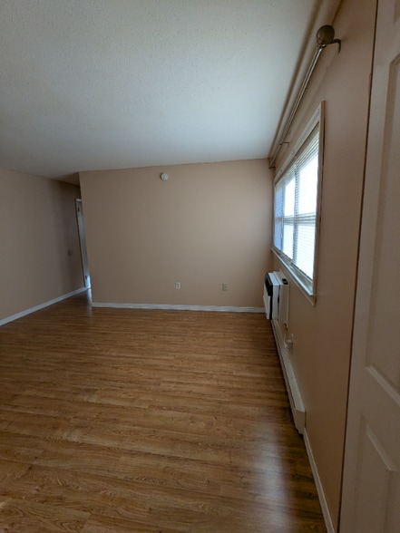 Building Photo - 12 Thompson Rd